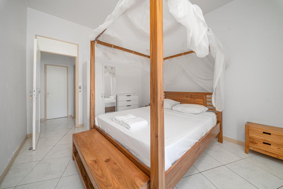 chambre 3-double-climatisee-villa-diamant (3)